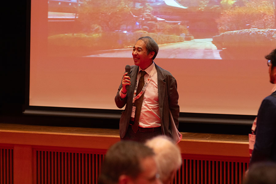 Professor Takahashi, General Chair of the conference, welcomes visitors from all over the world to the special dinner at Sojiji Temple.