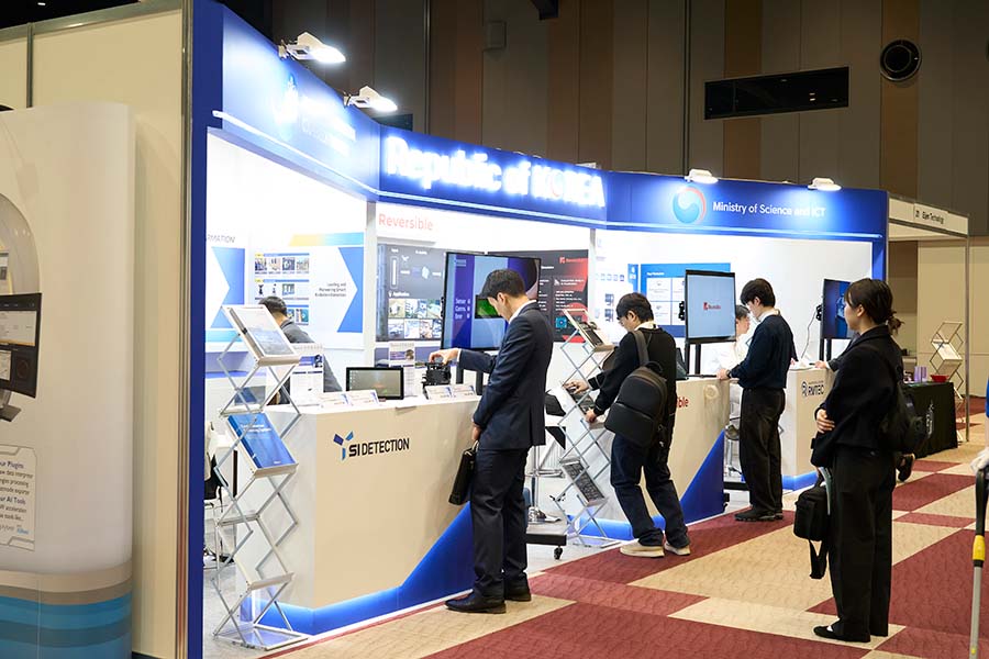 Holding the conference in Asia created new synergy between East and Western participants and exhibitors.
