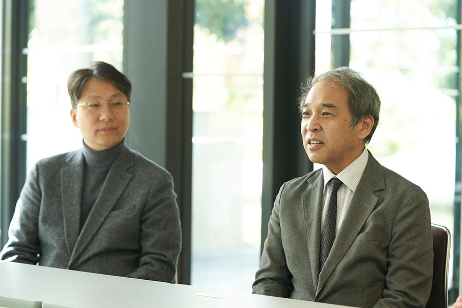 Left to right: Professors Lee and Takahashi talk together about a vision of the future inspired by the conference.